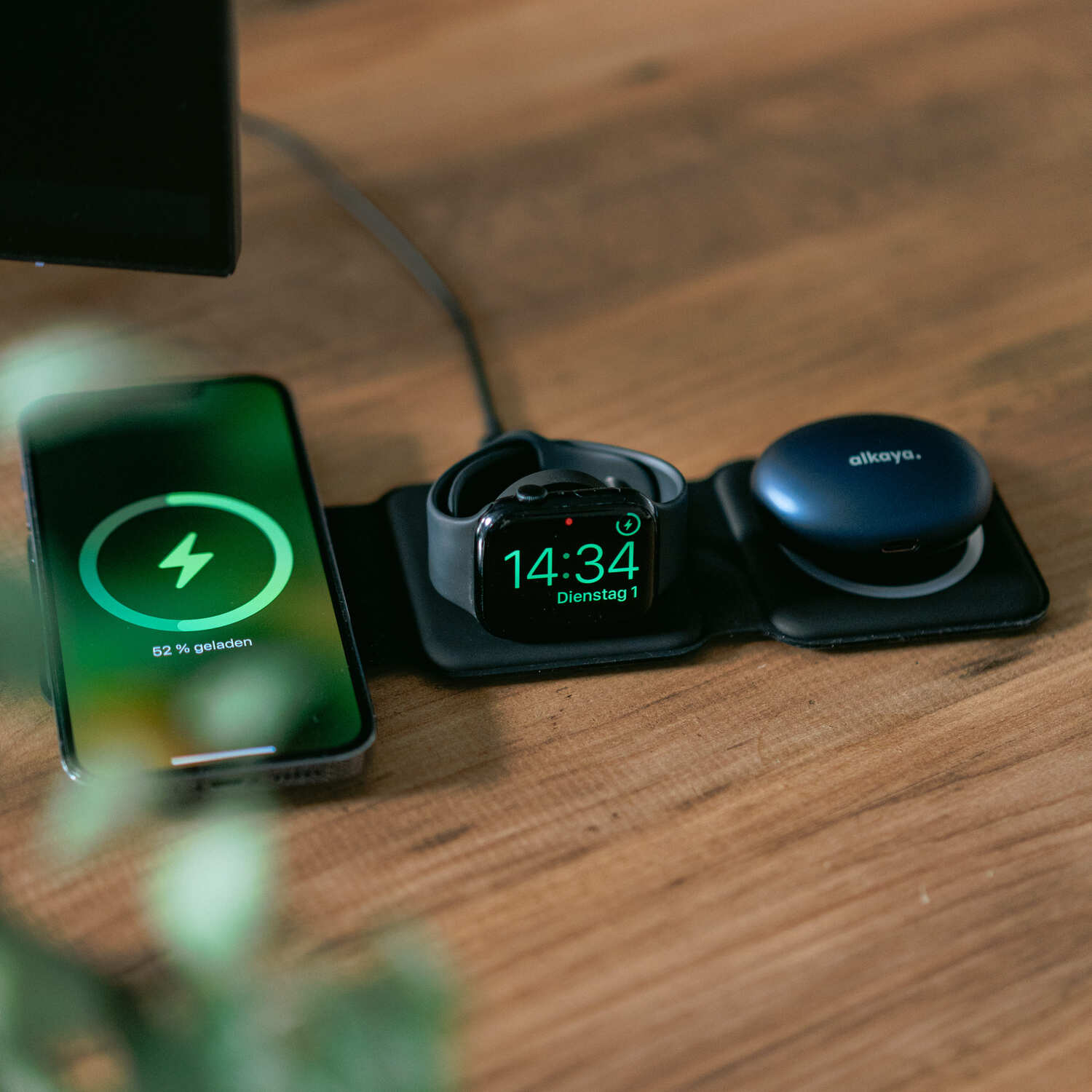 alkaya. | Flex Fold | Reise Ladegerät Faltbar 3 in 1: Handy, Apple Watch und Headset, für MagSafe-Zubehör geeignet Schwarz