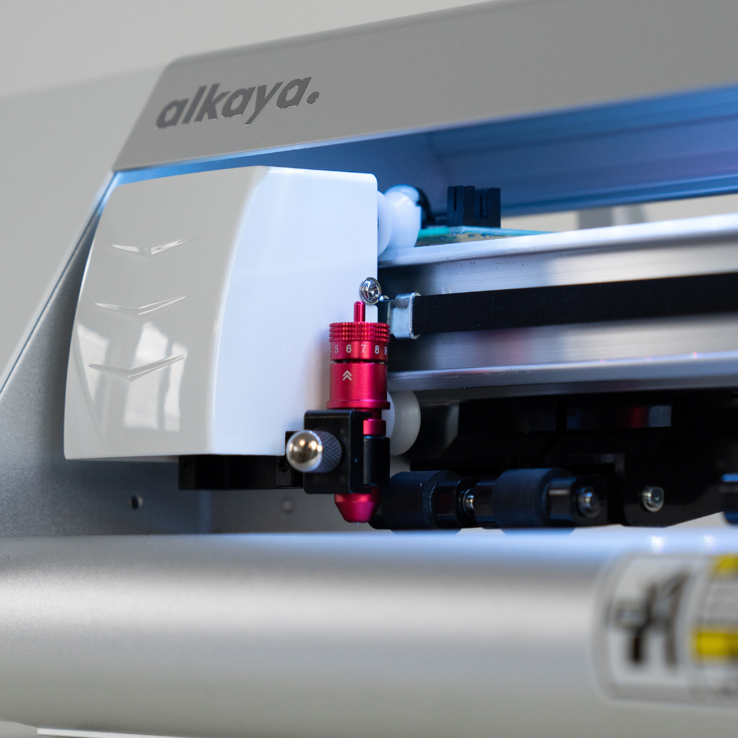 alkaya. | A Shield | Flex Form | Intelligent Film Cutting Machine 12,9"
